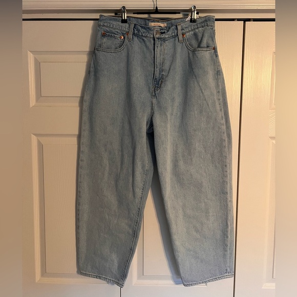 Levi's® Premium Balloon Jeans Light Denim Size 32 LIKE NEW - Picture 2 of 5